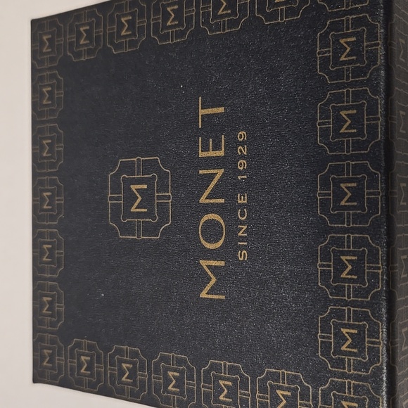 NIB Monet Rose Gold Compact Mirror with Crystal Accents - Picture 3 of 5